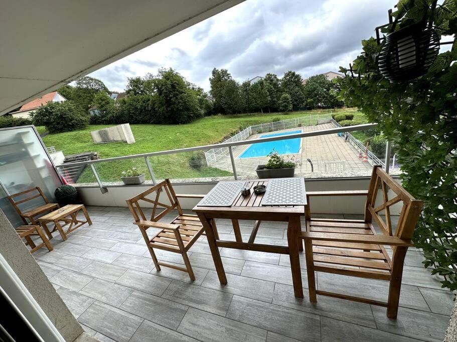 Appartement Cosy Avec Balcon Et Piscine 贝桑松 外观 照片