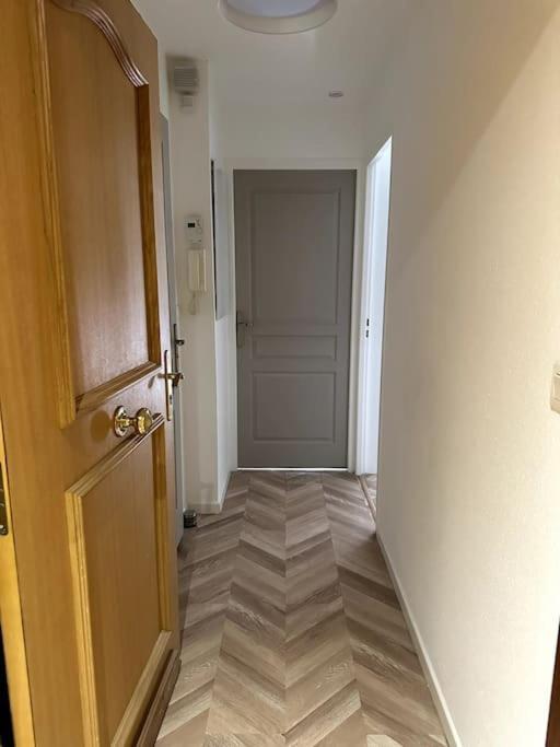Appartement Cosy Avec Balcon Et Piscine 贝桑松 外观 照片