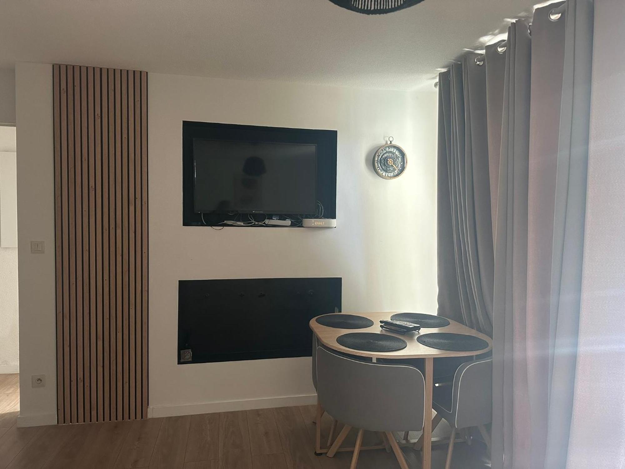 Appartement Cosy Avec Balcon Et Piscine 贝桑松 外观 照片